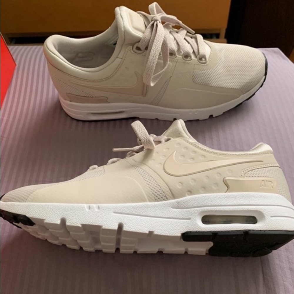 Women’s 7.5 Nike Air Max Zero Cobblestone